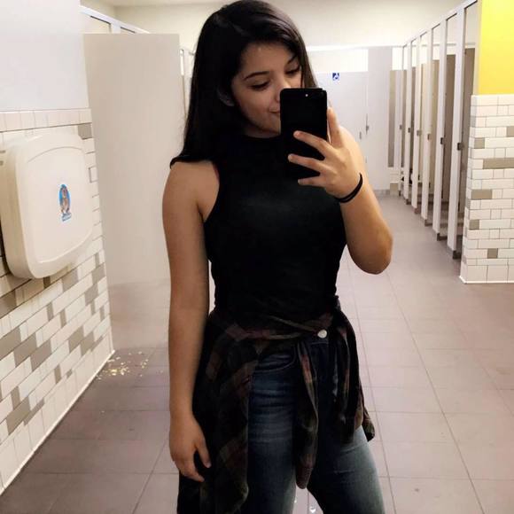 Meet your Posher, Reyna - Picture 1 of 1